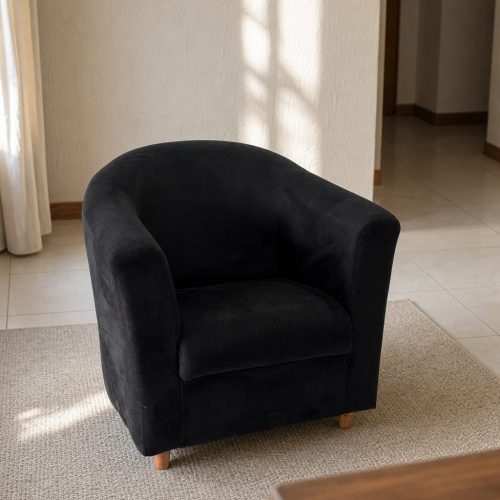 Poltrona de tela suave negra en living – Ciudad del Este Poltrona de tela suave negra en living - Ciudad del Este