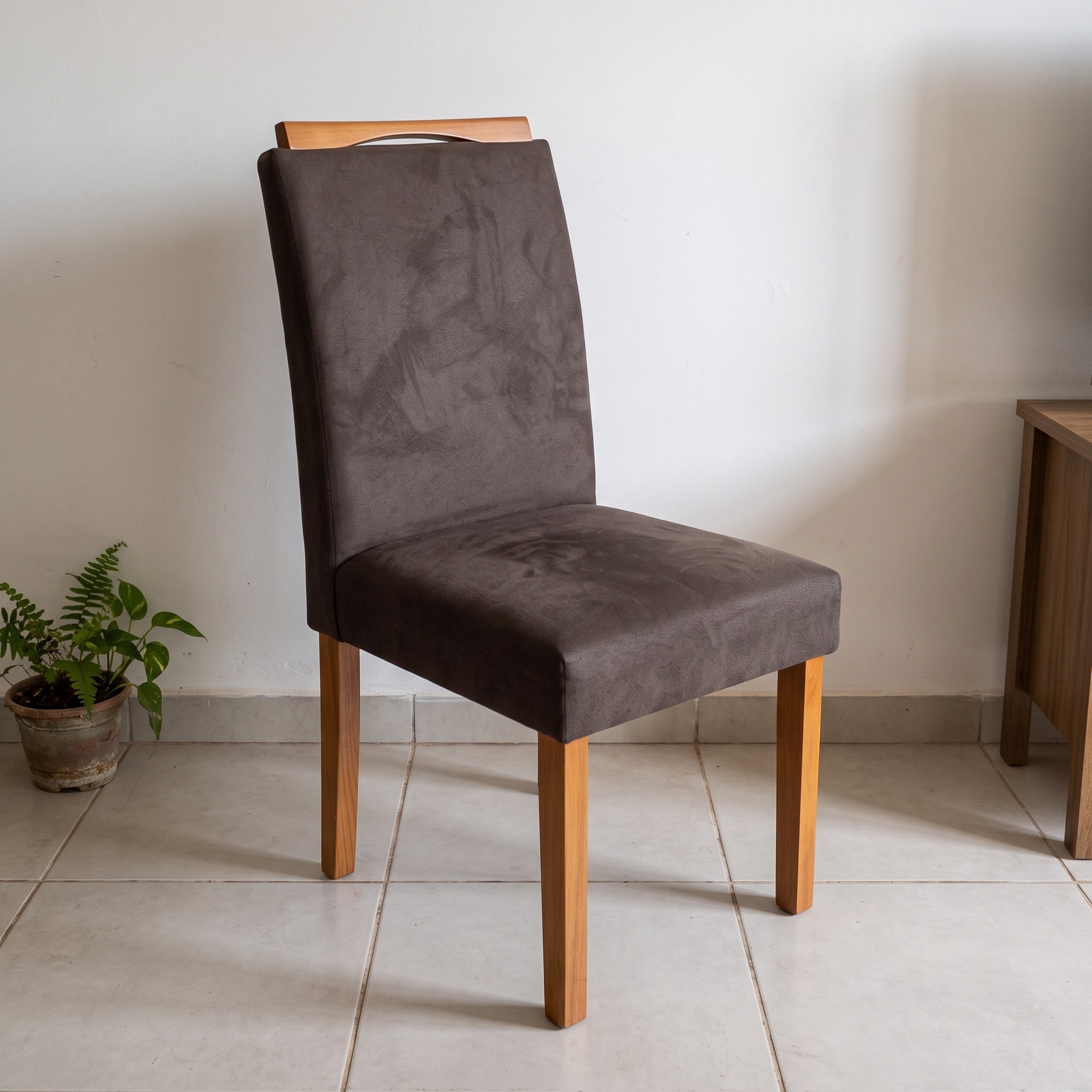 Silla marrón del juego de comedor mesa blanca 180 × 90 cm