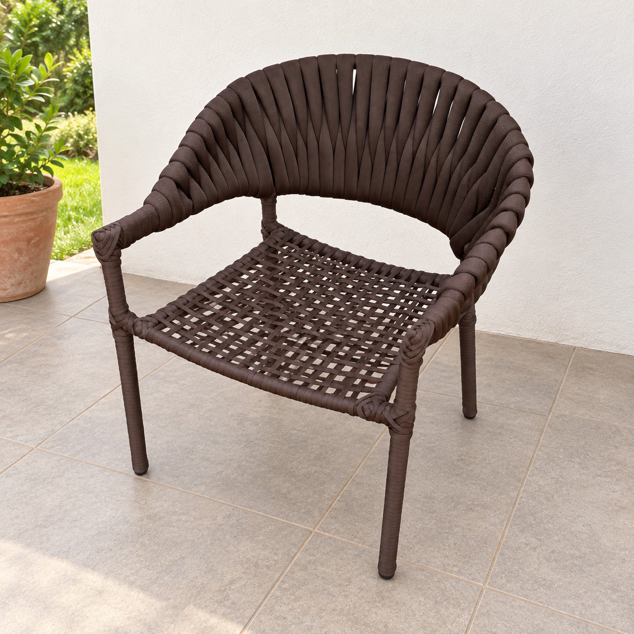 Silla de cuerda náutica marrón con apoyabrazos del juego exterior Tulum